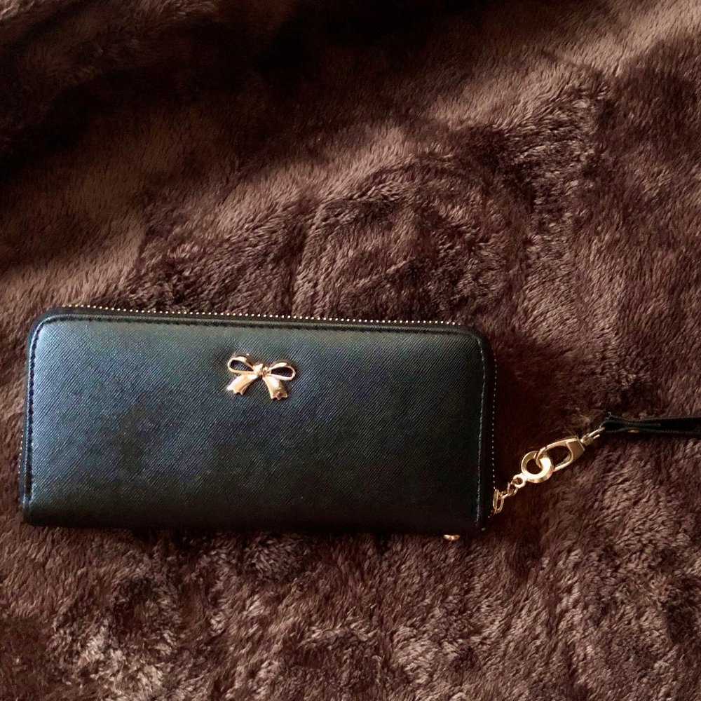 Black Leather Wristlet Zipper Clutch Wallet
